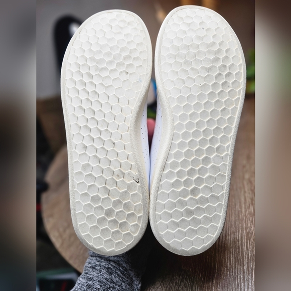 Adidas Classic White Lace-Up Sneakers Size 5 - Picture 3 of 6